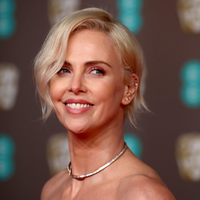 Charlize Theron: Über Selfcare und ihren absoluten Gamechanger in Sachen Beauty