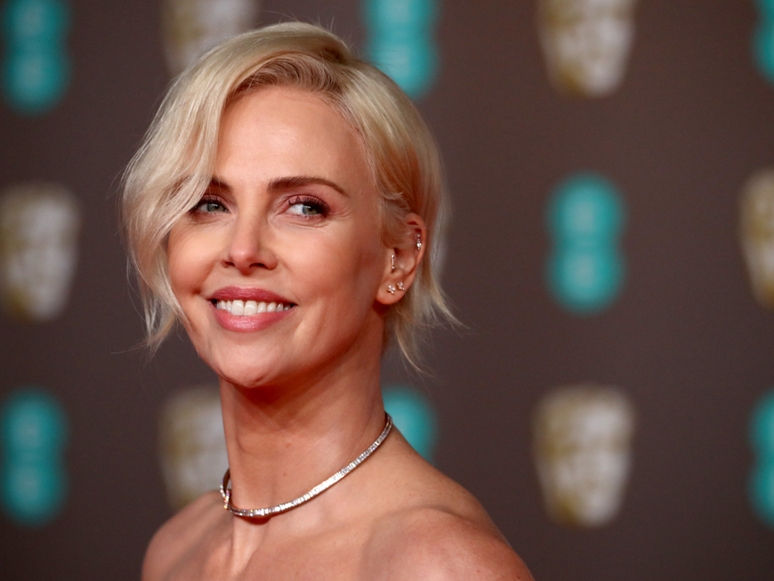 Charlize Theron: Über Selfcare und ihren absoluten Gamechanger in Sachen Beauty
