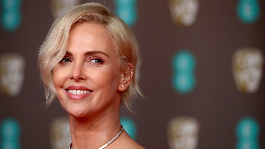 Charlize Theron: Über Selfcare und ihren absoluten Gamechanger in Sachen Beauty