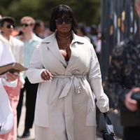 Zum Weltfrauentag: 3 elegante Looks, die dein Selbstbewusstsein auf Anhieb stärken