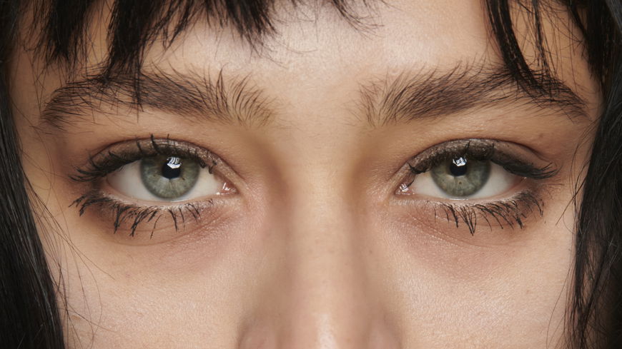 Grüne Augen schminken: Mit diesem Lidschatten setzt du sie in Szene