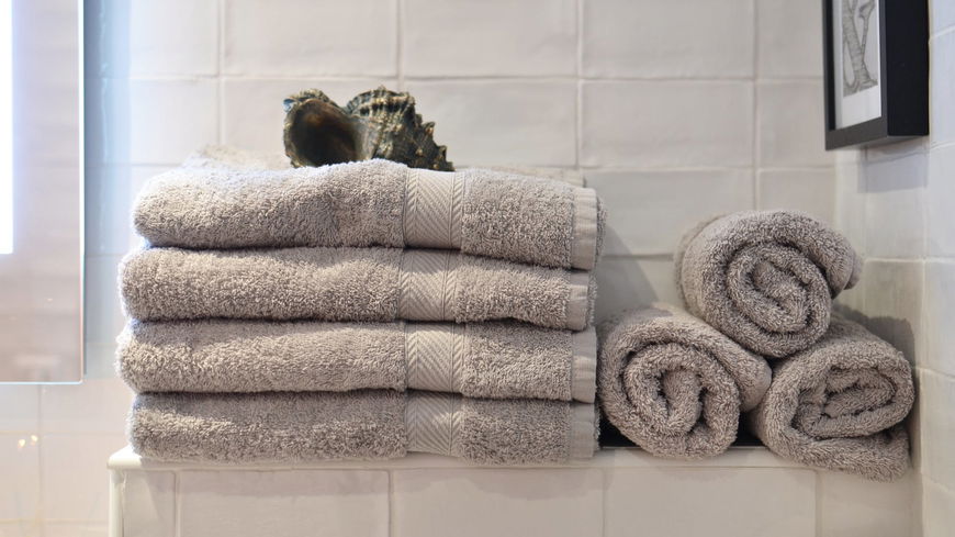 Handtücher falten: So sehen sie aus wie in einem Wellness-Hotel