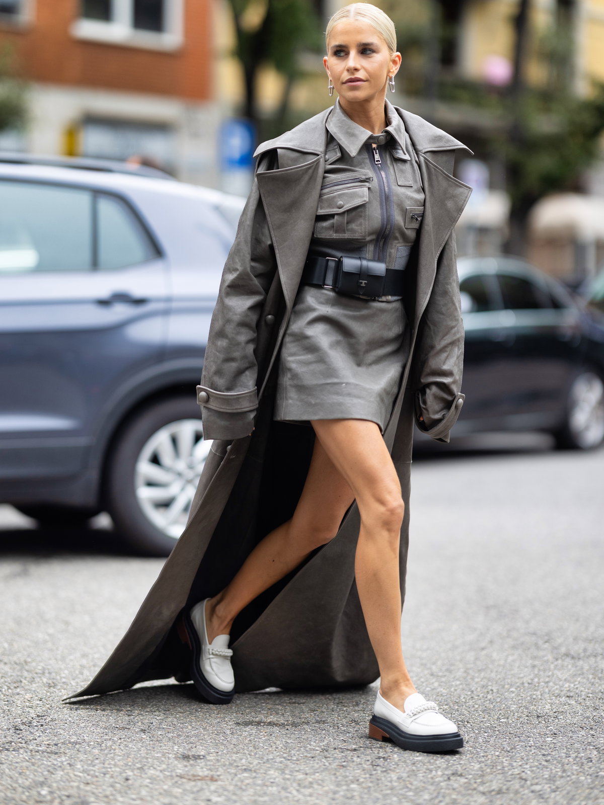 Kleid mit Loafern
