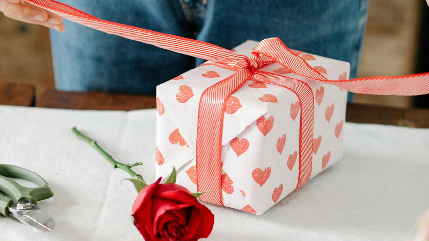 Last Minute Valentinstag: 11 schnelle Geschenkideen, die von Herzen kommen