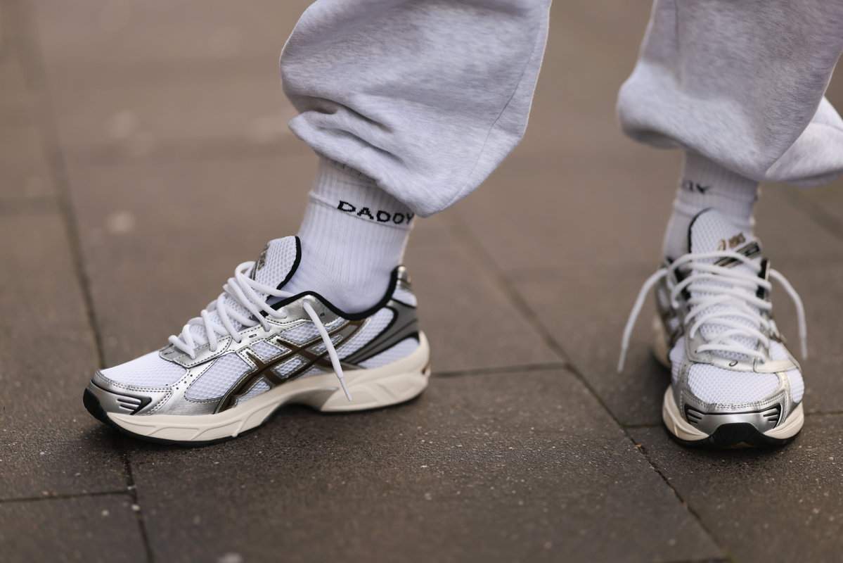 Weiße Sportschuhe