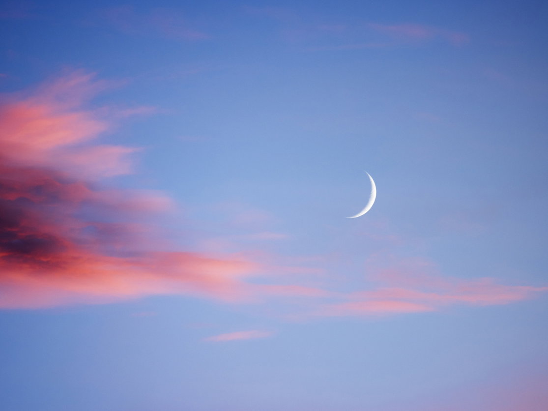 Neumond am Himmel
