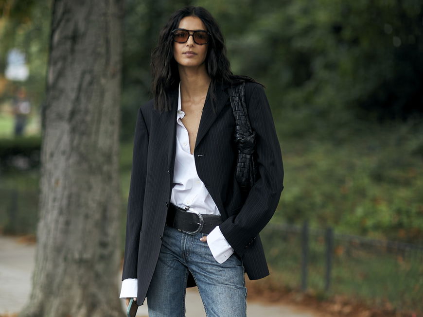 Pariserin mit Bluse und Blazer