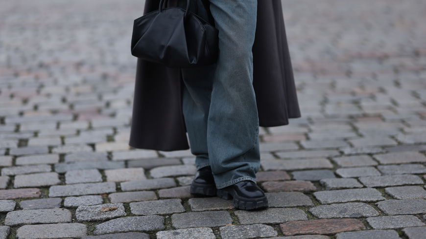 Diese 3 flachen Schuhe lassen sich ausgezeichnet zu jeder Jeans stylen