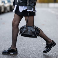 Loafer werden jetzt so gestylt, um im Trend zu liegen