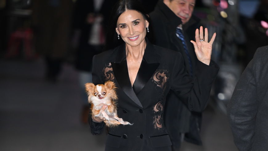 Demi Moore liebt den elegantesten Mode-Trend 2024, der um 10 Jahre verjüngt
