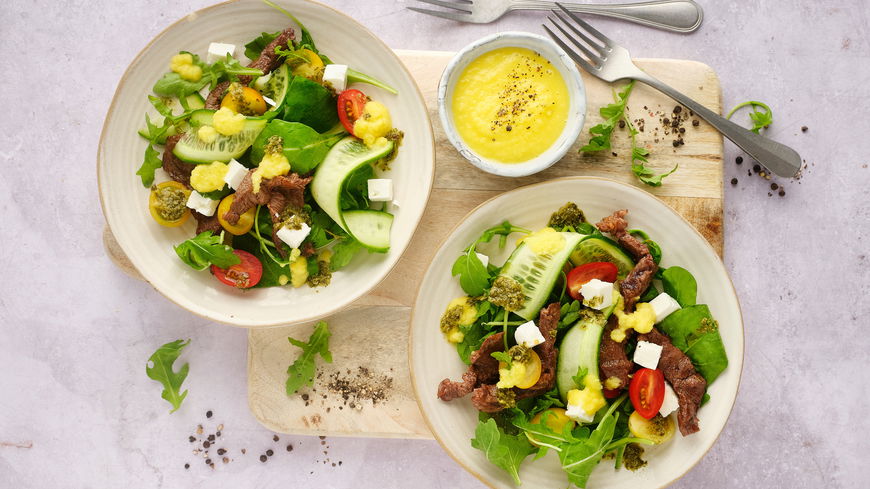 15 Minuten Rezept: Bunter Salat mit Rinderfilet und Mangodressing 