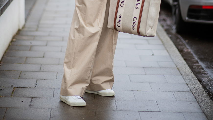 Diese Trend-Sneaker von Veja lieben Frauen ab 50
