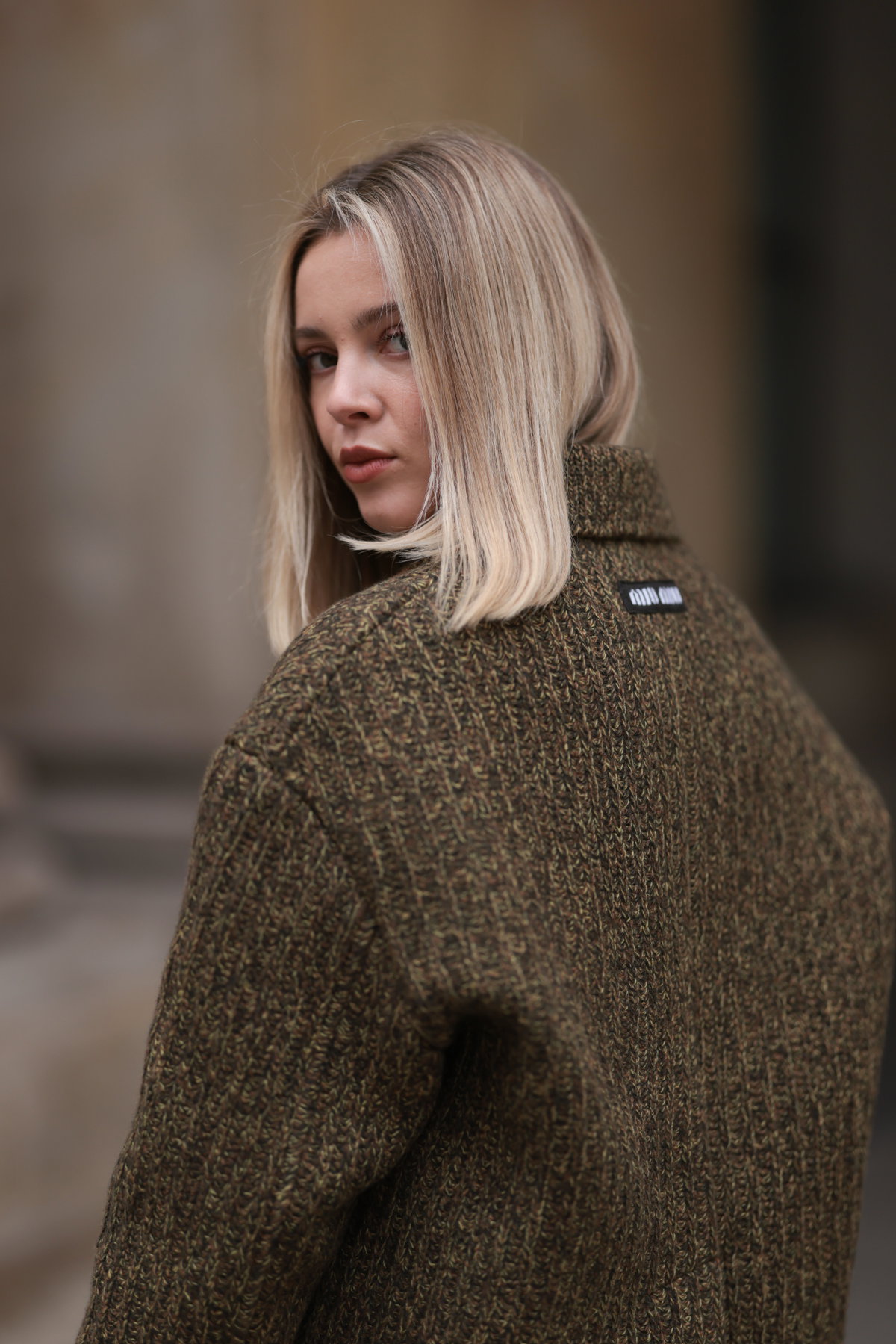 Influencerin Isabelle Hartmann setzt auf einen schicken Bob-Cut.