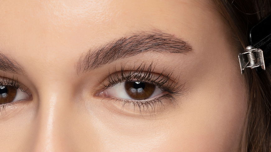 Diese Drogerie-Mascara lässt deine Wimpern 4-fach voluminöser aussehen