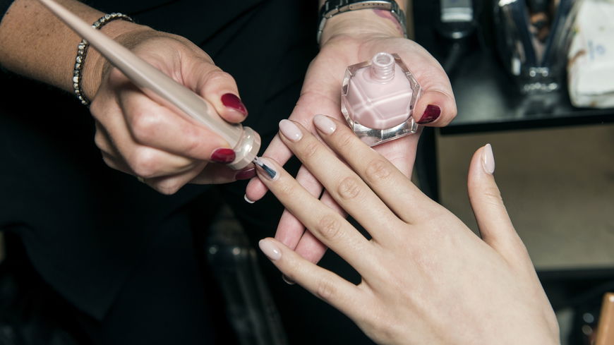 Nagel-Trend 2024: Dieses Nail-Design ist ideal für alle, die es schlicht mögen