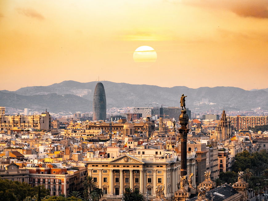 Blick auf Barcelona bei Sonnenuntergang