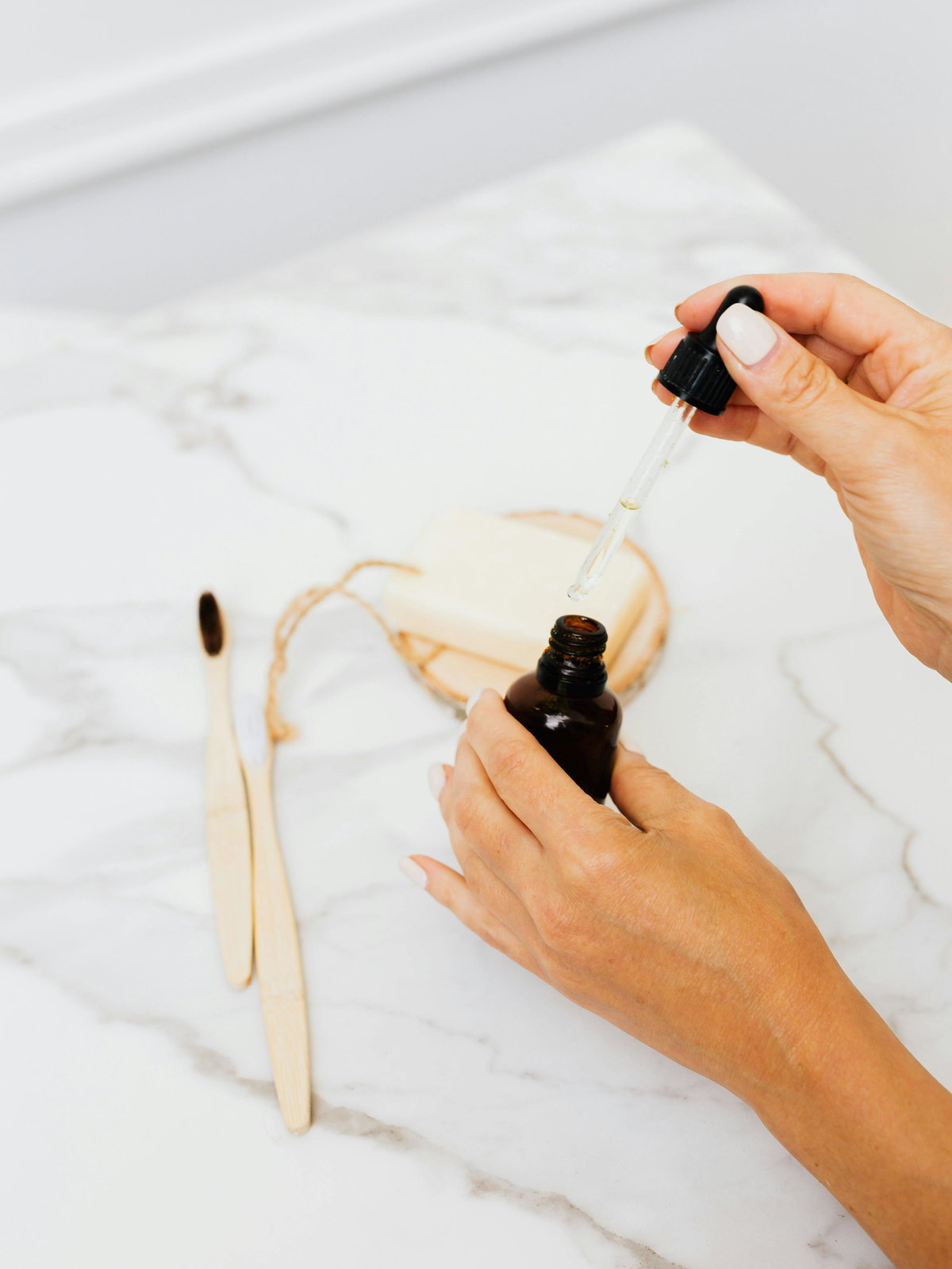 Neu in unserer Hautpflege-Routine ist ein effektives Kaffeeöl-Serum.