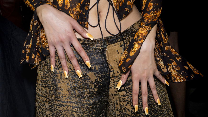 "Aura Nails" sind das beste Nagel-Design für alle Astro-Liebhaberinnen