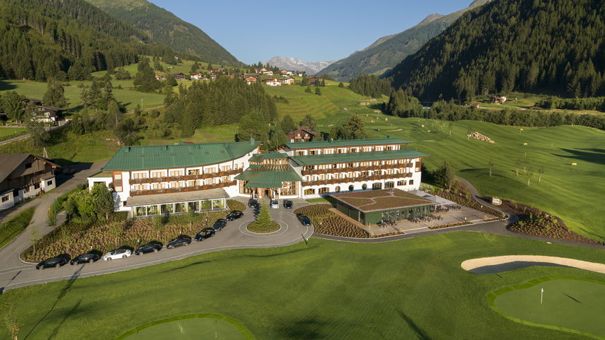 Reisetipp: In diesem 4-Sterne-Hotel in den Südalpen erlernst du stressfrei das Golf-Spielen