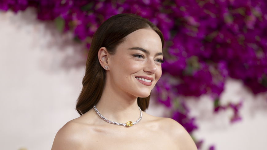 Emma Stone präsentiert bei den Oscars 2024 die beste Haarfarbe für den Frühling