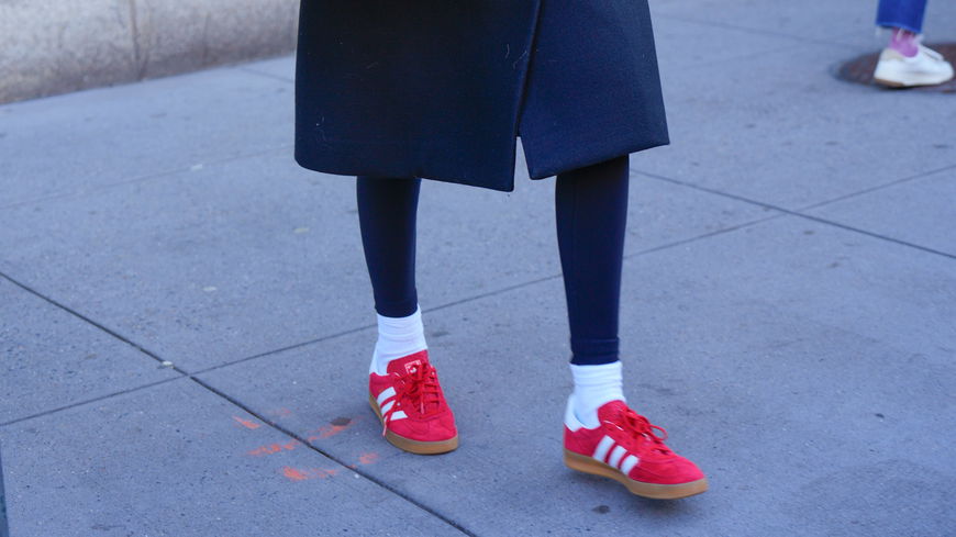 Alle Mode-Profis tragen jetzt Schuhe in der Trend-Farbe Rot