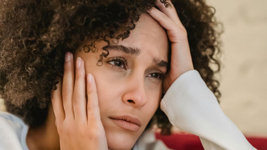 Katastrophendenken: Mit diesen 3 Tipps schützt du dich vor negativen Gedanken