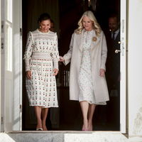 Diesen Frühlings-Mantel gucken wir uns von Prinzessin Mette-Marit ab