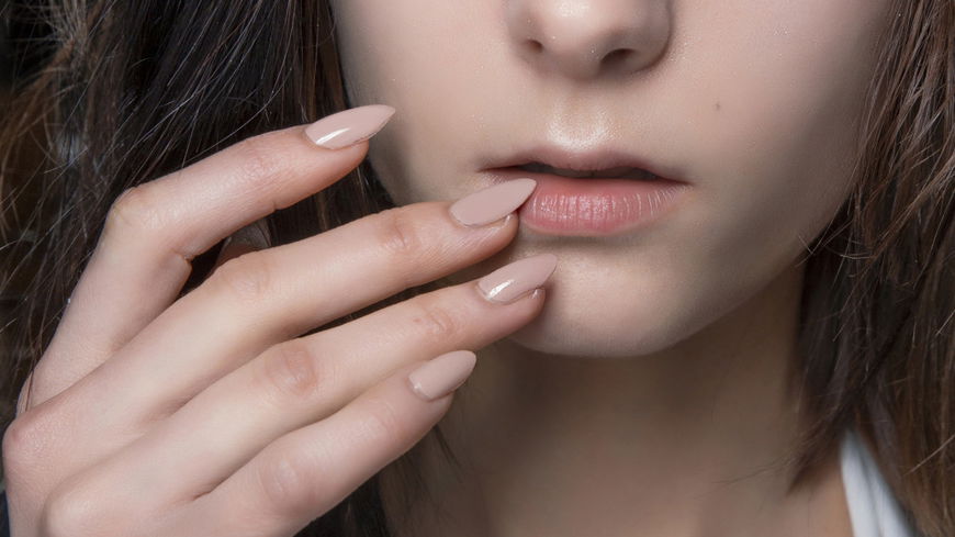 Nagel-Trends 2024: Dieses Design lässt deine Nails länger aussehen
