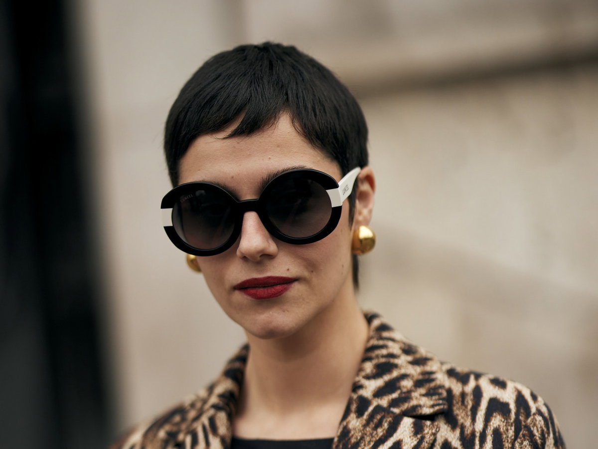 Pixie Cut mit Pony
