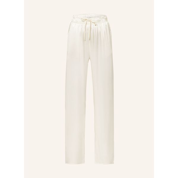 Ein Allrounder in Cremeweiß ist die Hose von Lilienfels, die du für ca. 100 Euro bei Breuninger findest.