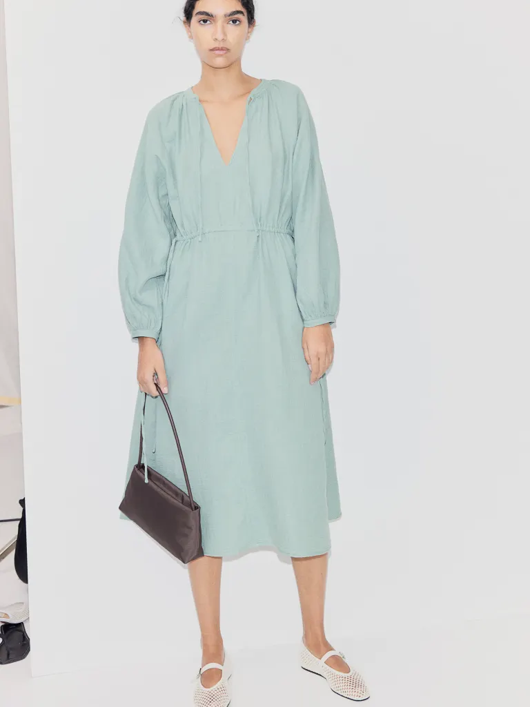 Türkisfarbenes Midikleid