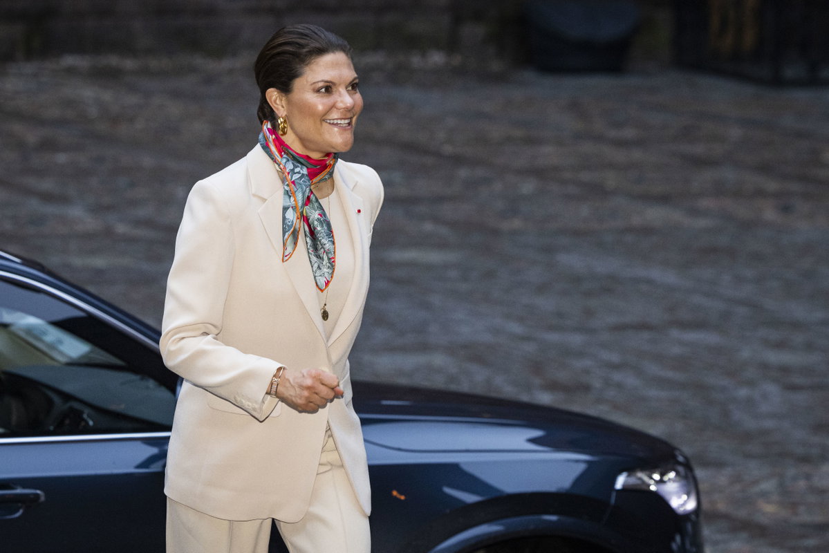 Victoria von Schweden mit Halstuch