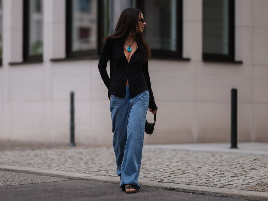 Frau in Birkenstocks