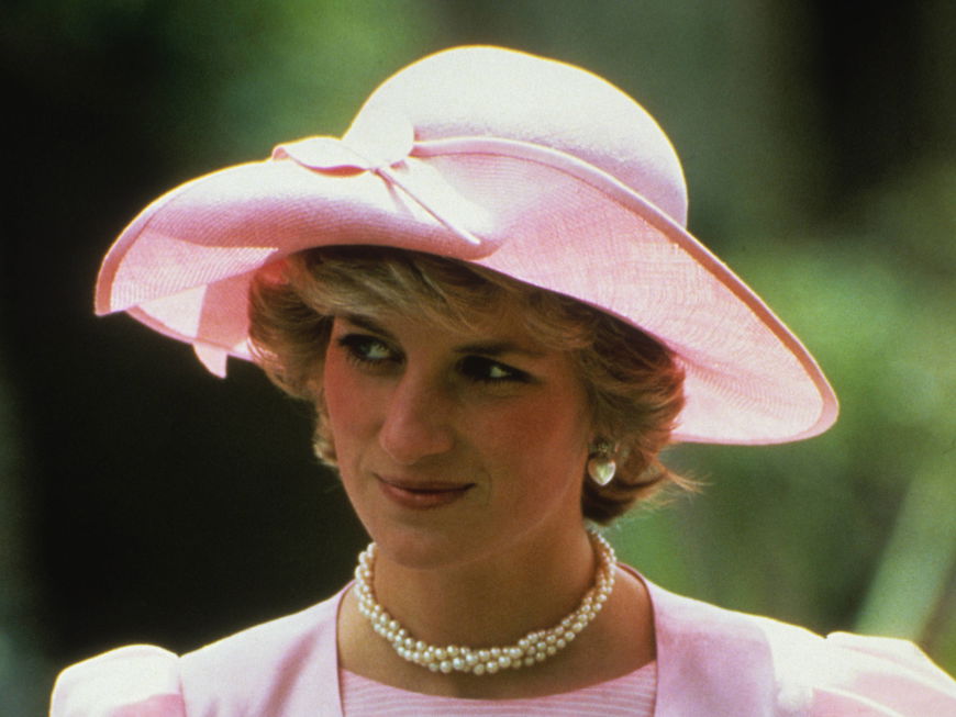 Die Parfums, die Lady Diana getragen hat, sind bis heute ein Symbol für Eleganz, Stil und Weiblichkeit.