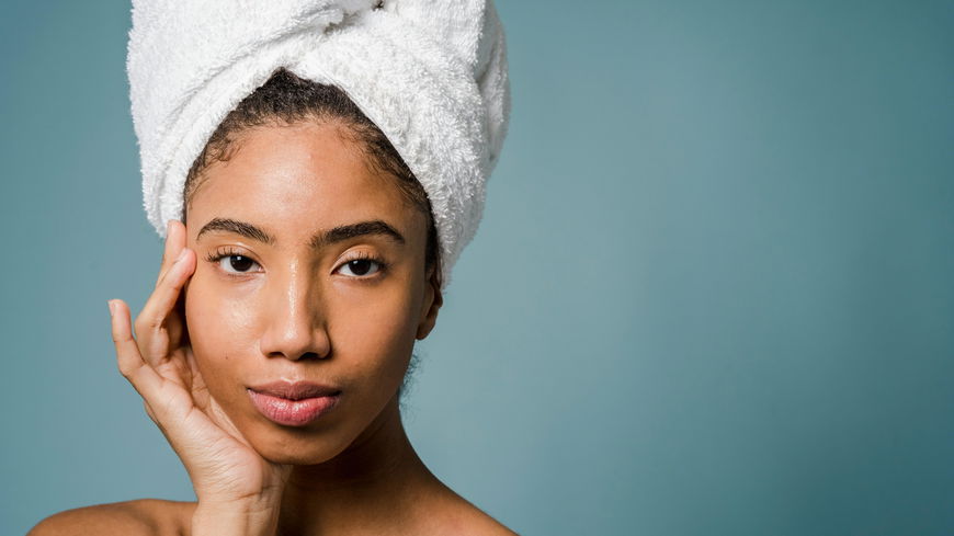 Bestes Retinol Serum: 5 Produkte für eine straffere, strahlende Haut
