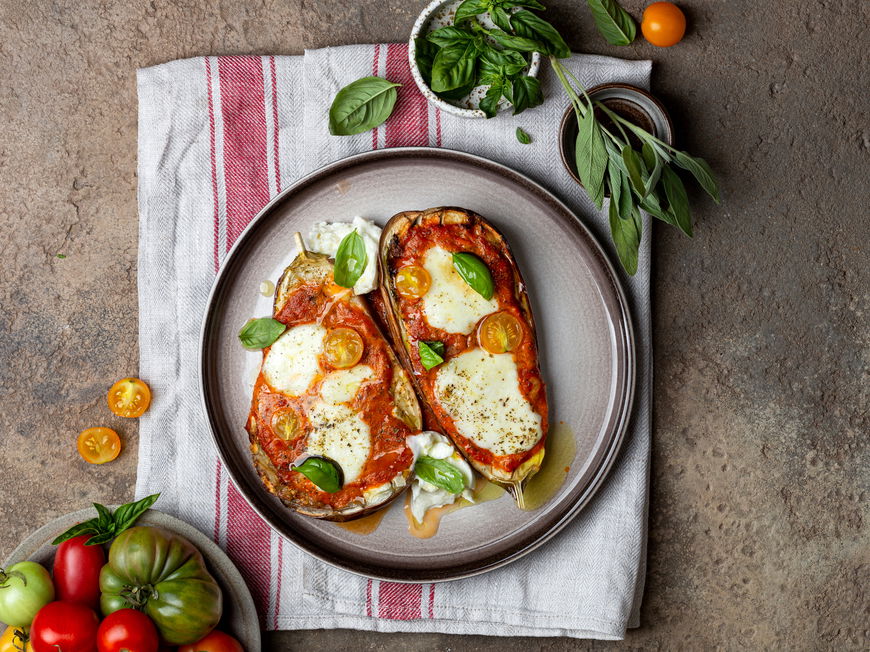 Gebackene Aubergine auf einem Teller