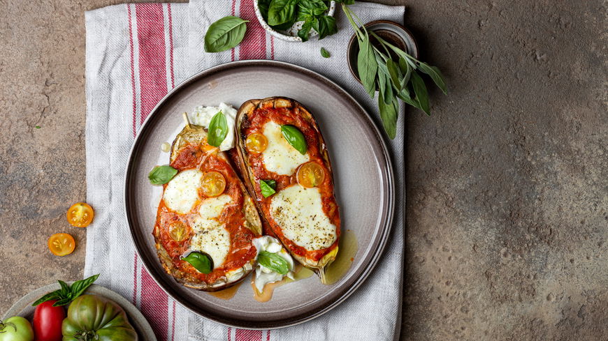 Die gebackene Aubergine aus dem Airfryer geht schnell und schmeckt köstlich