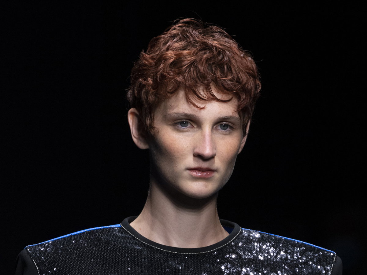 Model mit Pixie Cut