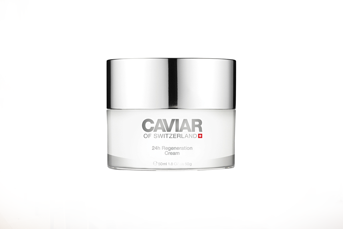 Für alle, die mit einer trockenen und fahle Haut zu kämpfen haben: Die "24h Regeneration Cream" der Luxusbeautybrand Caviar of Switzerland sorgt für einen rundum geschmeitigen Teint – Anti-Aging-Faktor inklusive! Die Feuchtigkeitscreme spendet Tag und Nacht Feuchtigkeit, verlangsamt Alterserscheinungen und stellt gleichzeitig den Glanz der Haut wieder her.