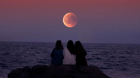 Zum Vollmond am Sonntag sendet das Universum diesen 3 Sternzeichen wichtige Signale