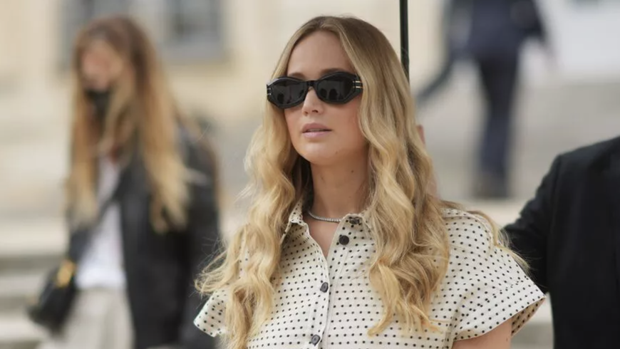 Statt Loafers: Jennifer Lawrence trägt diese Schuhe im Sommer