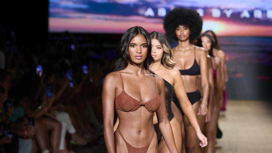 Welcher Bikini bei großen Brüsten? So findest du deinen Liebling