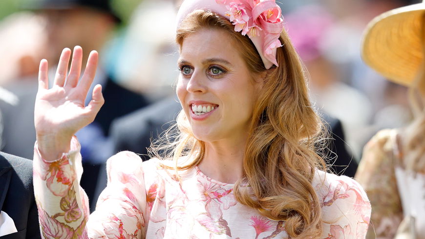 Royale Trendsetterin: Prinzessin Beatrice setzt auf florale Midikleider
