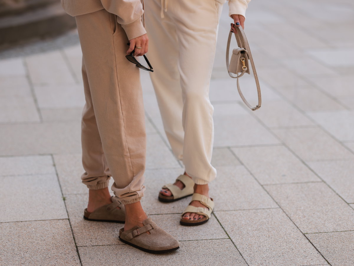 Zwei Frauen mit Birkenstock