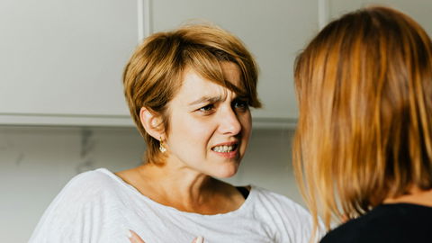 Falsche Freunde erkennen: 6 Anzeichen, auf die du achten solltest