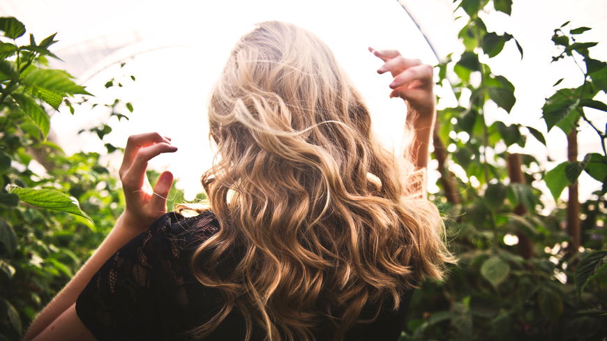 Das sind die 11 besten Hausmittel, um die Haare zu entfärben