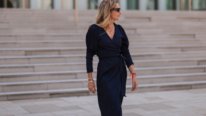 Alle sind verrückt nach diesem H&M-Kleid, weil es ein echter Figurschmeichler ist