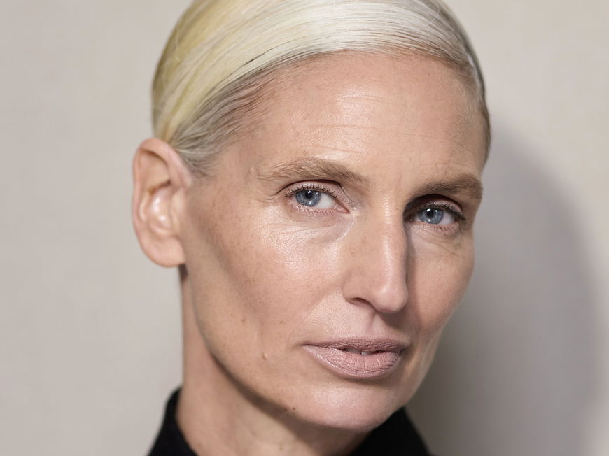 Frau mit leichtem Make-up