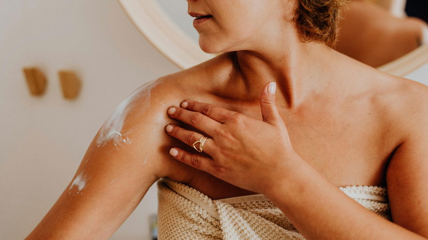 Beste Bodylotion für reife Haut: Unsere 5 Favoriten für Frauen ab 50