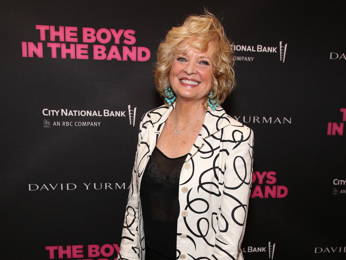 Christine Ebersole mit einem lockigen Pony.